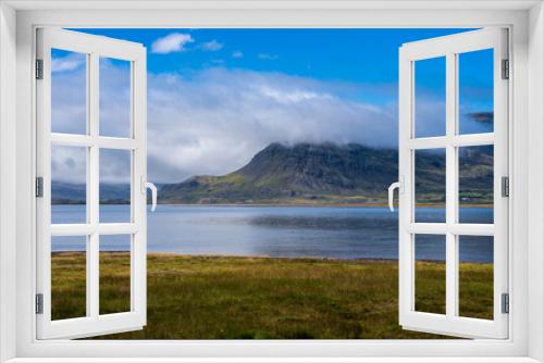 Fototapeta Naklejka Na Ścianę Okno 3D - Beautiful view of a lake and mountain landscape in Iceland in the sunset