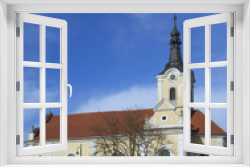 Fototapeta Naklejka Na Ścianę Okno 3D - Gelbe Kirche in Tschechien