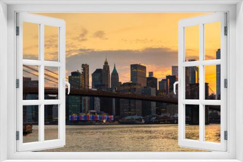 Fototapeta Naklejka Na Ścianę Okno 3D - Brooklyn Bridge and Manhattan at sunset