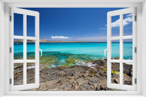 Fototapeta Naklejka Na Ścianę Okno 3D - Beautiful panoramic view of Pelosa Beach (Spiaggia Della Pelosa). Stintino. La Pelosa beach, probably the most beautiful beach in Sardinia, Italy. Popular travel destination. Mediterranean seacoast.