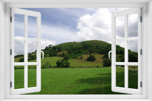 Fototapeta Naklejka Na Ścianę Okno 3D - Shropshire hill