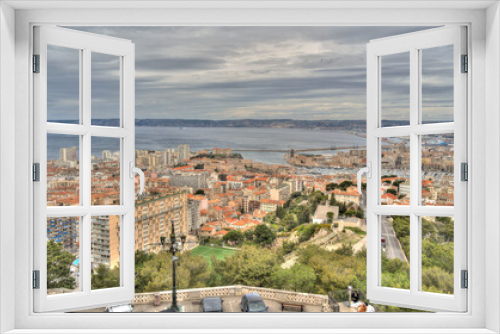Fototapeta Naklejka Na Ścianę Okno 3D - Marseilles Cityscape, HDR Image
