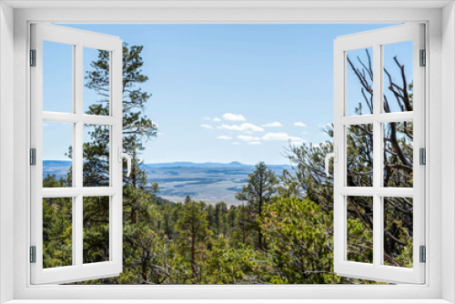 Fototapeta Naklejka Na Ścianę Okno 3D - An overlooking view of nature in Dixie National Forest, Utah
