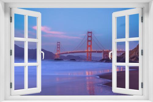 Fototapeta Naklejka Na Ścianę Okno 3D - Golden Gate Bridge in San Francisco at sunset