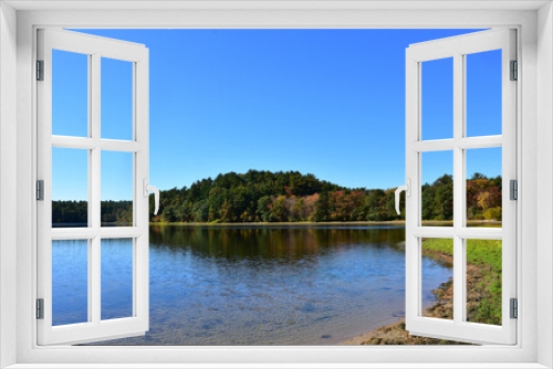 Fototapeta Naklejka Na Ścianę Okno 3D - Fall Foliage on Trees Surrounding a Lake in New England