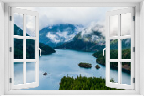 Fototapeta Naklejka Na Ścianę Okno 3D - Mountain landscape, lake and mountain Seattle, Washington state, USA.
