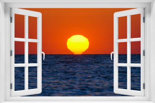 Fototapeta Naklejka Na Ścianę Okno 3D - sunrise on Lake Razelm