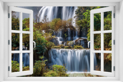 Fototapeta Naklejka Na Ścianę Okno 3D - Thi lo su Waterfall,beautiful waterfall in deep in rain forest,Tak province, Thailand,