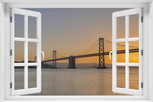 Fototapeta Naklejka Na Ścianę Okno 3D - Silhouette of Famous San Francisco Bridge in the Morning