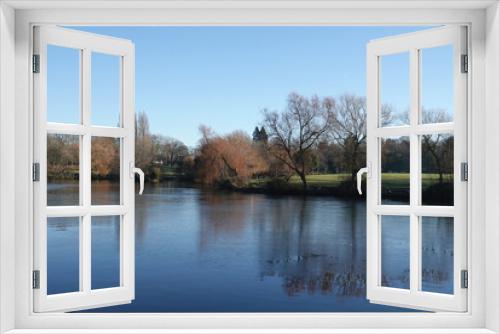 Fototapeta Naklejka Na Ścianę Okno 3D - A scenic view of Lake Meadows park in Billericay, Essex, UK. 