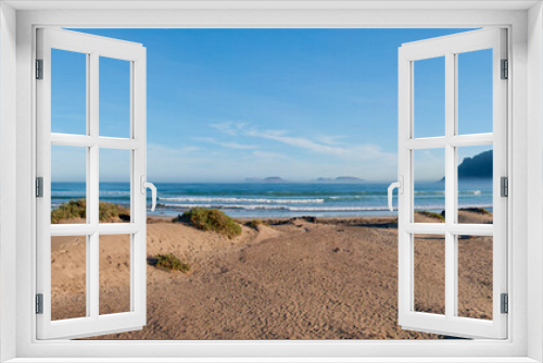 Fototapeta Naklejka Na Ścianę Okno 3D - Vista Panoramica della spiaggia di Famara, Lanzarote