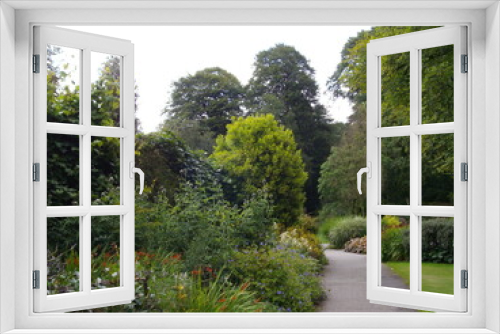 Fototapeta Naklejka Na Ścianę Okno 3D - Park und Burgruine in Threave Gardens, Schottland
