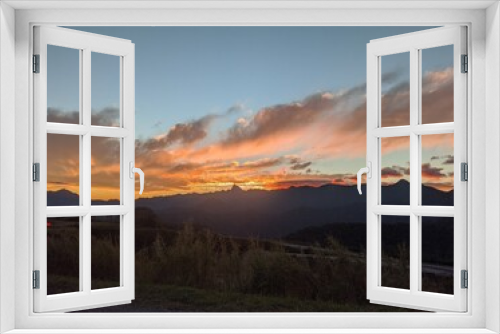 Fototapeta Naklejka Na Ścianę Okno 3D - sunset over the mountains