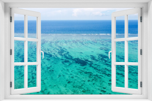 Fototapeta Naklejka Na Ścianę Okno 3D - 沖縄県、石垣島の海をドローンで空撮