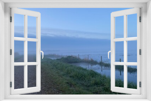Fototapeta Naklejka Na Ścianę Okno 3D - Foggy morning in a Dutch polder near Den Bosch