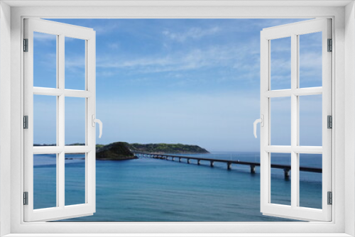 Fototapeta Naklejka Na Ścianę Okno 3D - 角島大橋　ドローン空撮空からの眺め　角島と青い空とエメラルドグリーンとブルーの海
