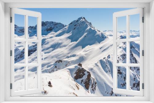 Fototapeta Naklejka Na Ścianę Okno 3D - Hiking in Swiss Alps in winter