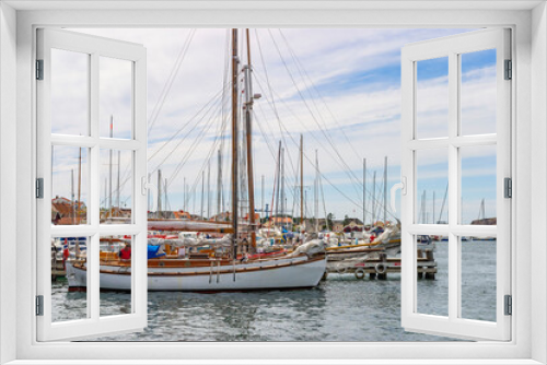 Fototapeta Naklejka Na Ścianę Okno 3D - Sailboat in a harbor by the sea