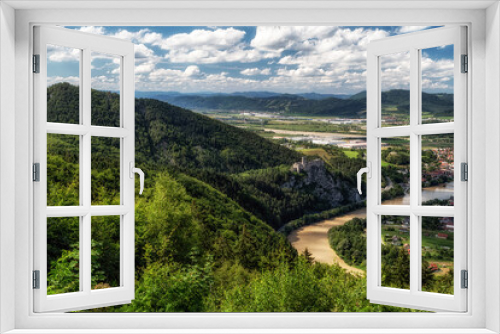 Fototapeta Naklejka Na Ścianę Okno 3D - Old ruins of historic Stracno castle in Slovakia