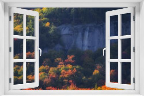 Fototapeta Naklejka Na Ścianę Okno 3D - Colorful fall foliage on cliff in rural Vermont