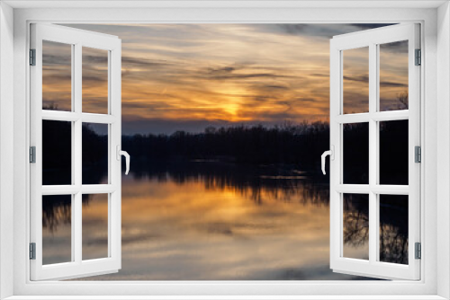 Fototapeta Naklejka Na Ścianę Okno 3D - Golden sunset over river