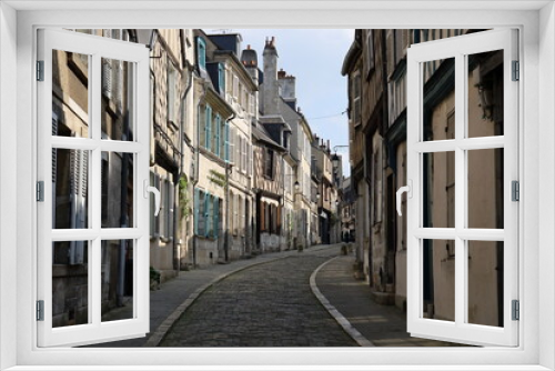 Fototapeta Naklejka Na Ścianę Okno 3D - Vieille rue typique, ville de Bourges, département du Cher, France
