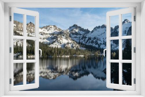 Fototapeta Naklejka Na Ścianę Okno 3D - Beautiful alpine views of Alice Lake in the Sawtooth Mountains