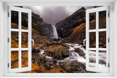 Fototapeta Naklejka Na Ścianę Okno 3D - One of the many waterfalls in Iceland