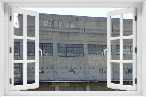 Fototapeta Naklejka Na Ścianę Okno 3D - Old Abandoned Building Warehouse