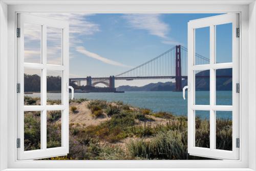 Fototapeta Naklejka Na Ścianę Okno 3D - Panorama Blick vom Strand auf die Golden Gate Bridge und Bucht von San Francisco