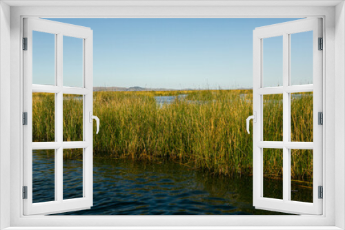 Fototapeta Naklejka Na Ścianę Okno 3D - The floating village of Uros on Lake Titicaca, Peru. Lake Titicaca is the largest lake in South America and the highest navigable lake in the world.