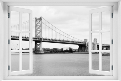 Fototapeta Naklejka Na Ścianę Okno 3D - Ben Franklin bridge, Philadelphia. Black and white vintage style photo.