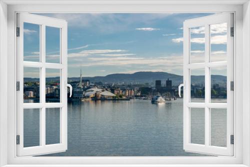 Fototapeta Naklejka Na Ścianę Okno 3D - Blick vom Fjord auf die Stadt