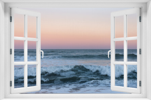 Fototapeta Naklejka Na Ścianę Okno 3D - Romantic sunset with pink sky and blue waves in the sea, Walppaper