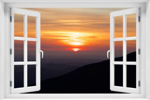 Fototapeta Naklejka Na Ścianę Okno 3D - lever de soleil montagne 