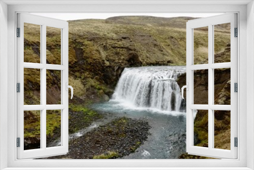 Fototapeta Naklejka Na Ścianę Okno 3D - Landschaft im Süden Islands, Wanderung an einem Flusslauf.