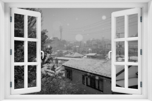 Fototapeta Naklejka Na Ścianę Okno 3D - 木々と家の雪景色