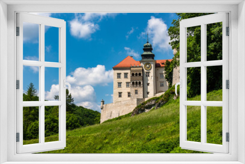 Fototapeta Naklejka Na Ścianę Okno 3D - Pieskowa Skala Castle in Ojcowski National Park near Cracow, Poland