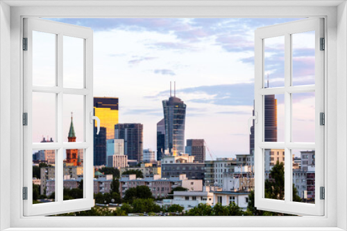 Fototapeta Naklejka Na Ścianę Okno 3D - Warszawa, panorama centrum Warszawy o zachodzie słońca, centrum biznesowe 2022. Zachodzące słońce odbite w budynkach.