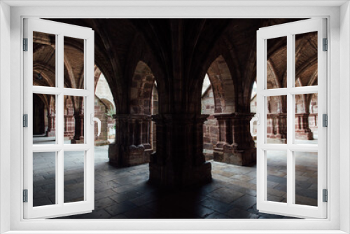 Fototapeta Naklejka Na Ścianę Okno 3D - Les arches du cloitre de Saint-Colomban à 
Luxeuil-les-Bains. Les arches d'un cloitre médiéval. Les arches d'un monastère