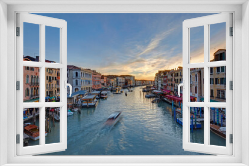 Fototapeta Naklejka Na Ścianę Okno 3D - View of the Grand Canal from the Rialto Bridge, Venice, Italy