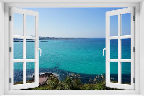 Fototapeta Naklejka Na Ścianę Okno 3D - beautiful seascape with clear bluish water