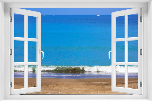 Fototapeta Naklejka Na Ścianę Okno 3D - 快晴の海と砂浜。元名海岸・元名海水浴場のビーチを正面から（千葉県鋸南町）