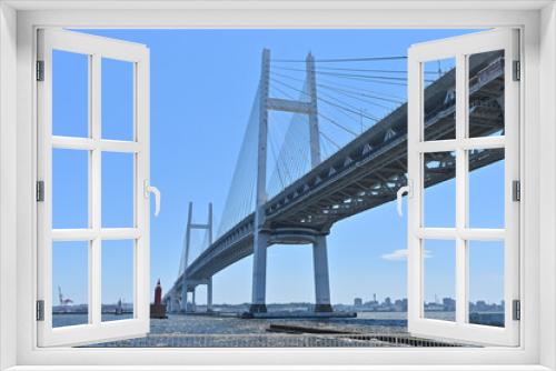 Fototapeta Naklejka Na Ścianę Okno 3D - 大黒ふ頭から見た横浜ベイブリッジ