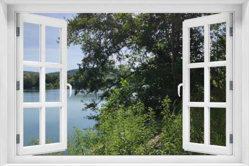 Fototapeta Naklejka Na Ścianę Okno 3D - Baggersee in Deutschland im Sommer Wald