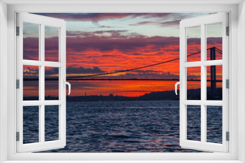 Fototapeta Naklejka Na Ścianę Okno 3D - Sunset in the 15 July Martyrs Bridge , Uskudar Istanbul Turkey