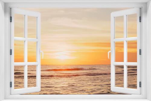 Fototapeta Naklejka Na Ścianę Okno 3D - golden hour sunset at shores