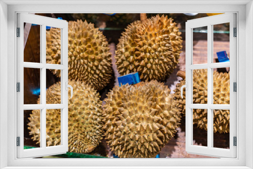 Fototapeta Naklejka Na Ścianę Okno 3D - Fresh durians in the supermarket.