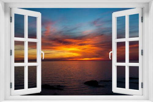 Fototapeta Naklejka Na Ścianę Okno 3D - 太陽を反射する夕暮れの海
