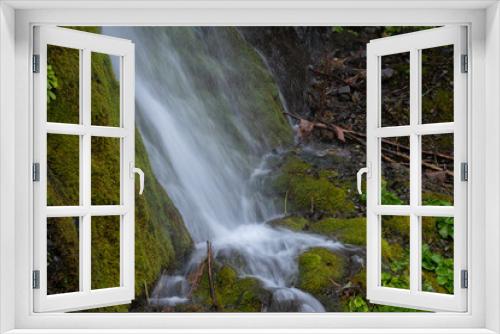 Fototapeta Naklejka Na Ścianę Okno 3D - 岩肌を流れる滝
